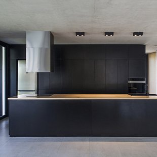v2-arquitectos-black-house-cocina-61da532b6d346